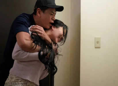 Nữ ca sĩ bị người hâm mộ giở trò đồi bại vì ngoại hình nuột nà đến mức phạm tội
