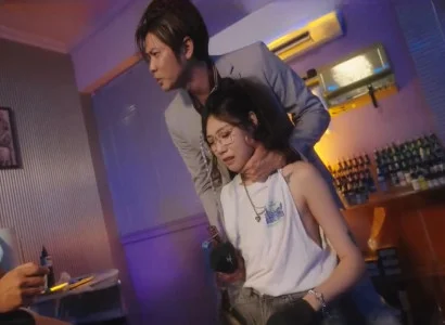 Nữ chủ tiệm bị địt tập thể